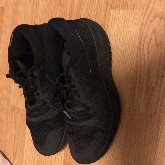 Nike shoes - Picture 3 of 5